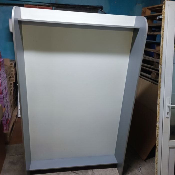 Полка, вешалка под тремпеля, полка для вещей.