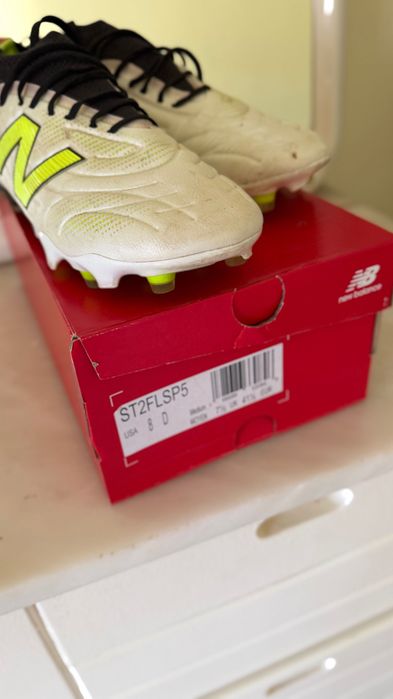 Chuteira new balance