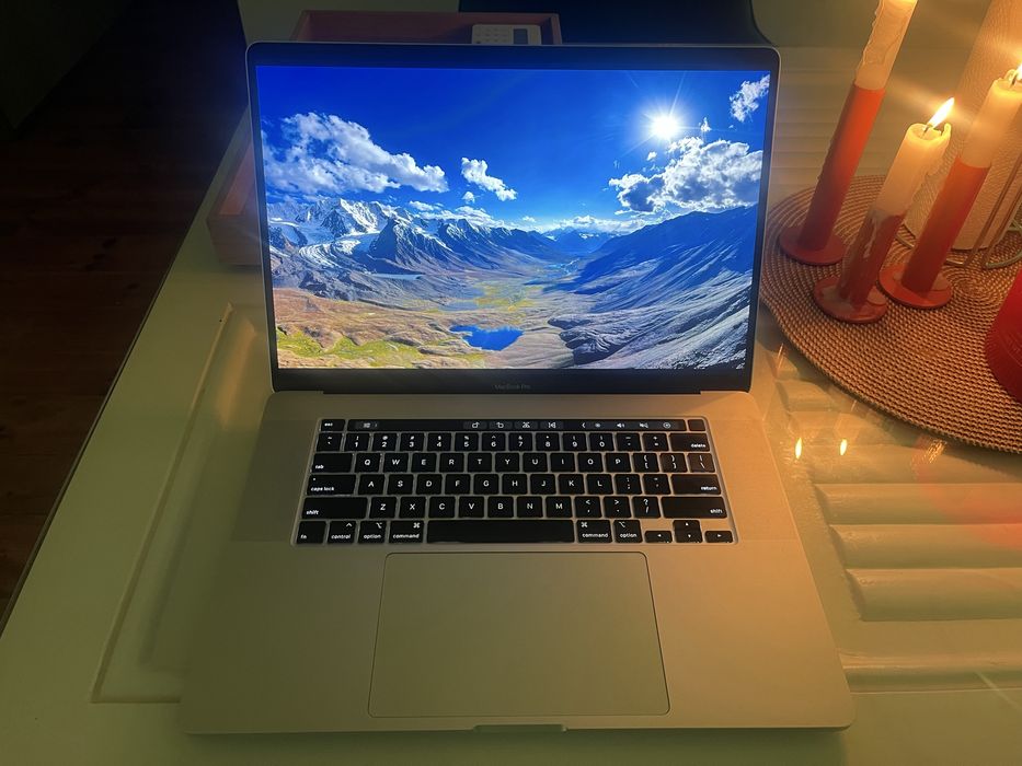 Macbook Pro 16 Inch 2019 Silver