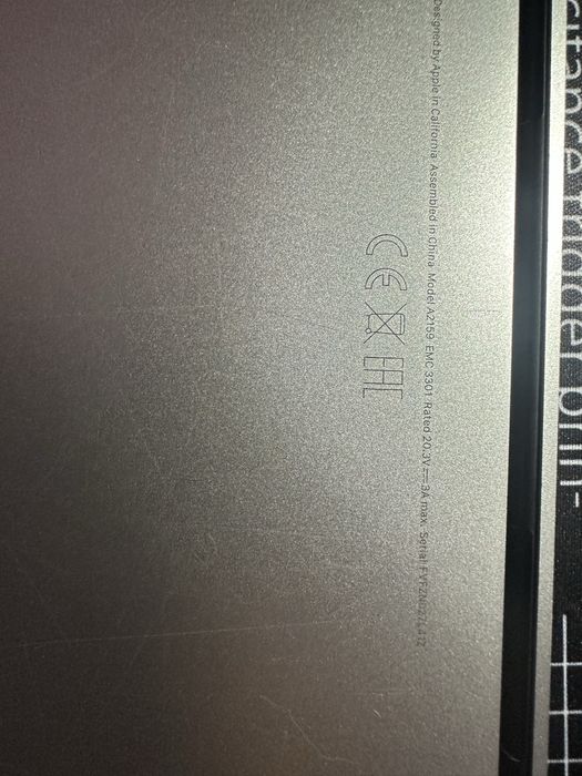 Macbook Pro 2019р a2159 по ціні дисплею.