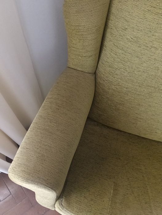 2 sofás poltronas em tecido ( tipo bombazine) verde claro