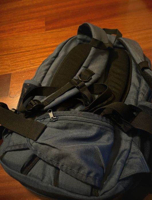 Mochila com capa de chuva