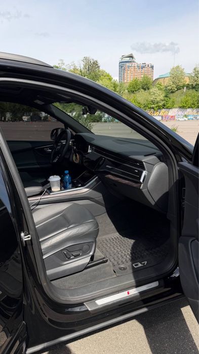 Продам Audi Q7 2022 року