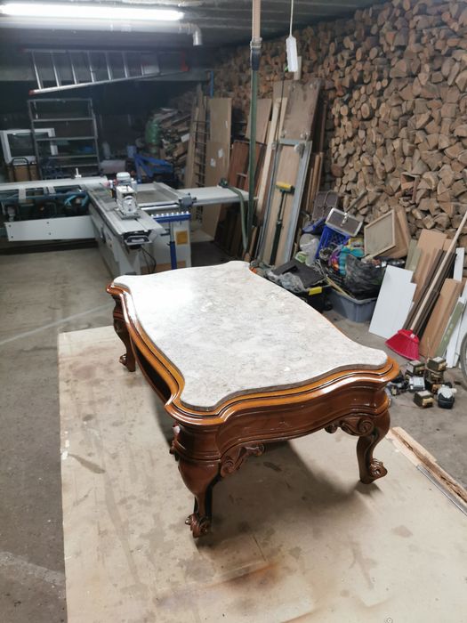 Mesa de centro em madeira maciça de castanho