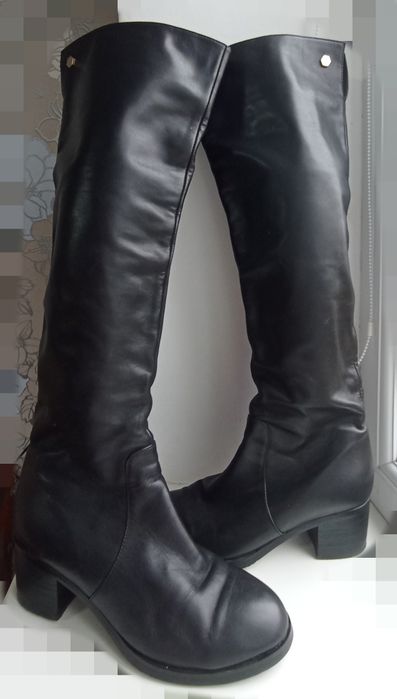 Шкіряні ботфорти фірми estro