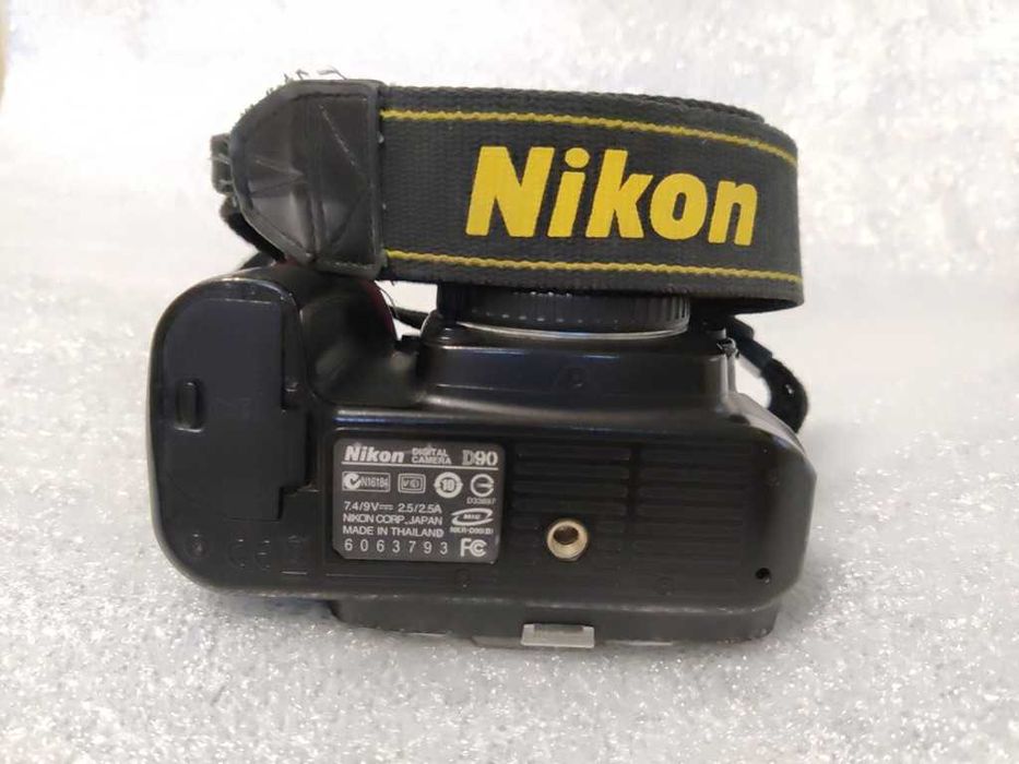 Фотоаппарат Nikon D90 DX цифровой
