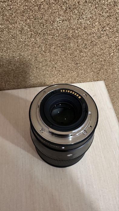 Ширококутний обʼєктив для Canon EF-M систем - Sigma AF 16mm f / 1.4