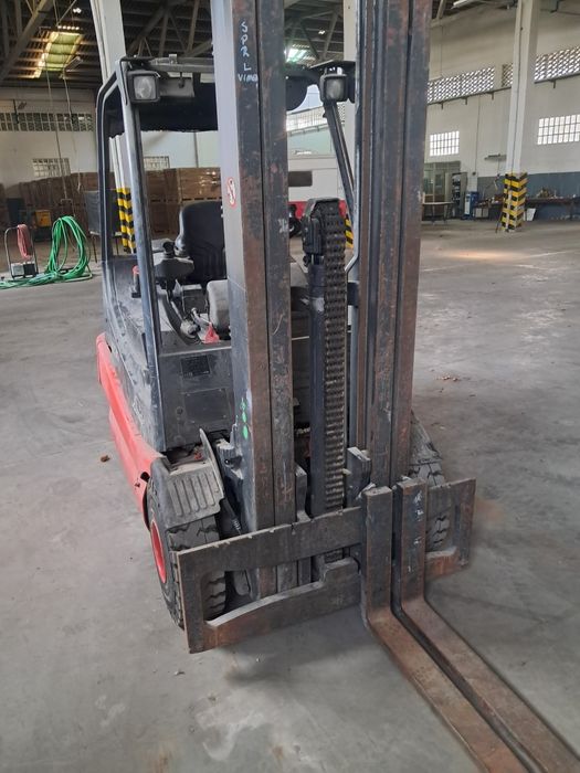 Empilhador linde electrico e24