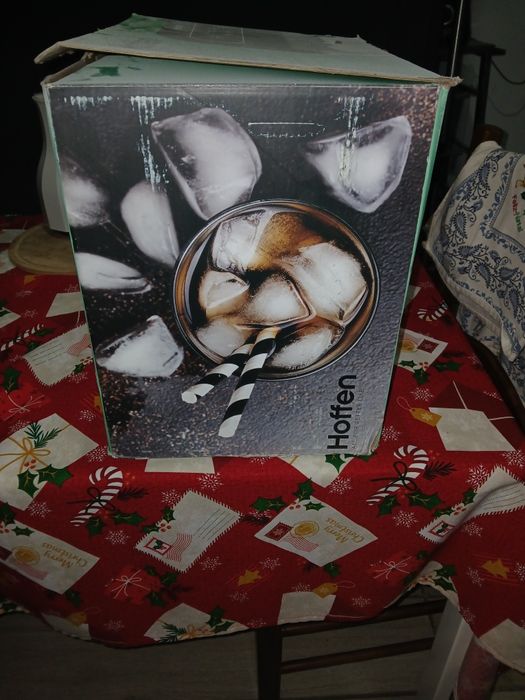 Máquina de Gelo Hoffen Portátil 
Vendo Máquina de Gelo Hoffen, pr