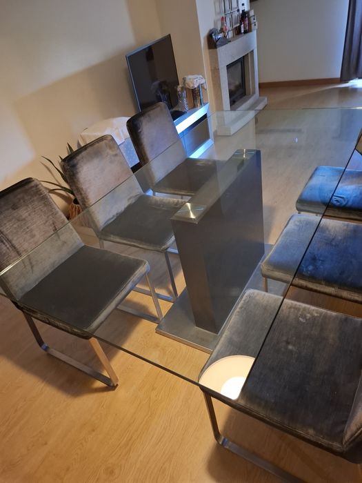 Mesa de vidro e 6 cadeiras