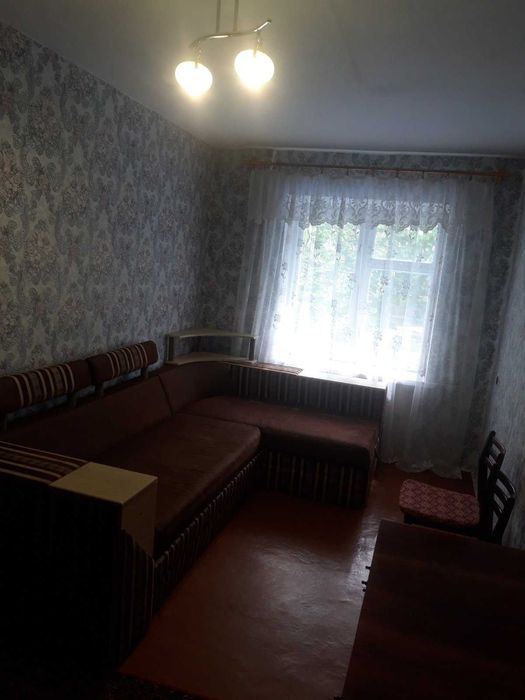 2к Проспект Миру , Виставка ,колонка, двостороння,не кутова, житловий стан,Балкон