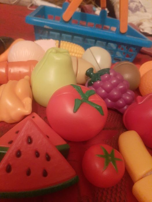 Дитячі іграшки на вибір.