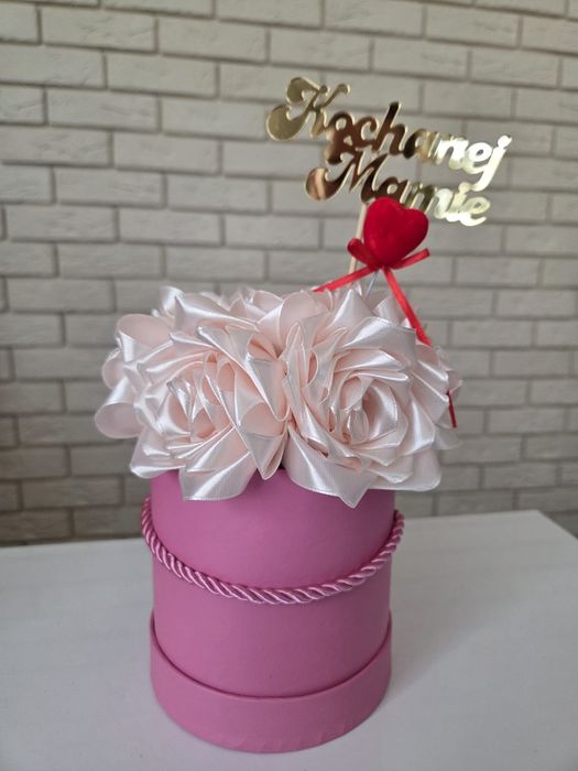 Flower Box „Kochanej Mamie”  Pudrowe róże handmade | Elegancki prezent dla mamy