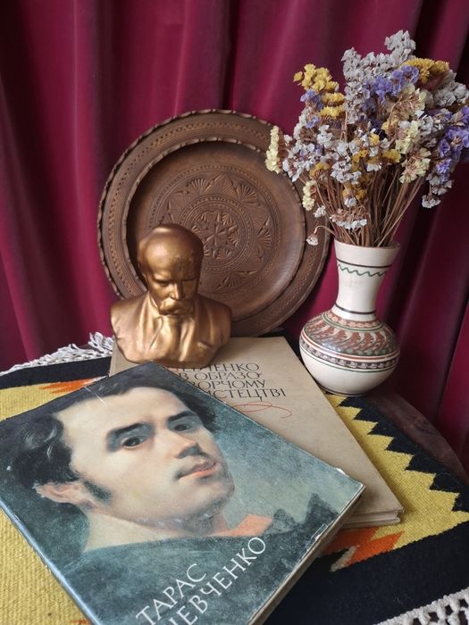 Предмети Української тематики.