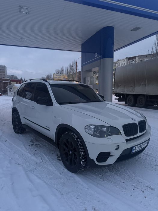 Продам авто в ідеальному стані по машині робить нічого не потрібно цепі поміняні свіжі вальвотронік теж масляний насос 
І куча всього іншого на фото добавлю що робилось по машині більш як на 200 тис обслужено нова зимова резина по кузову зауважень нема тоніруваний в круг електро ляда дуже хороше світло музика грає на всі бабки мульти руль подогрев руля камери 
Клімат контроль перед зад подогреви передніх так і задніх седень навігатор прошитий не поганий вихлоп стоїть 
Салон кожаний кона кожа як нова поацює кожна кнопочка плюс панорамний дах
Деталі по номеру телефона