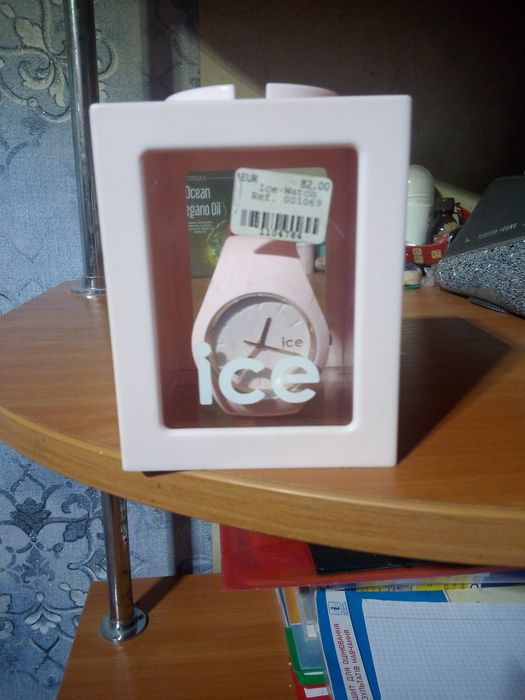 Часы, женские, наручные.