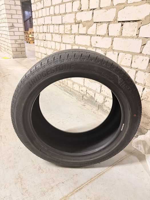 Літеі шини Bridgstone 235/45 R18