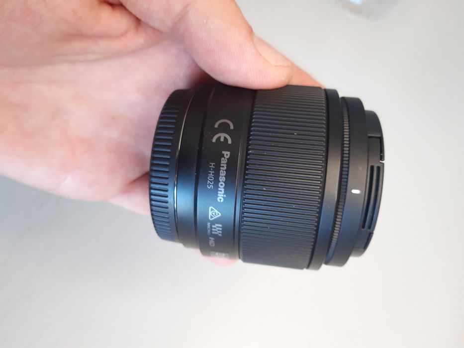 Lente Panasonic Lumix G 25mm f/1.7 ASPH - (como nova)