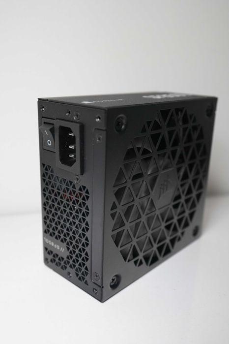 Zasilacz Corsair SF850L o mocy 850 W z serii SF-L