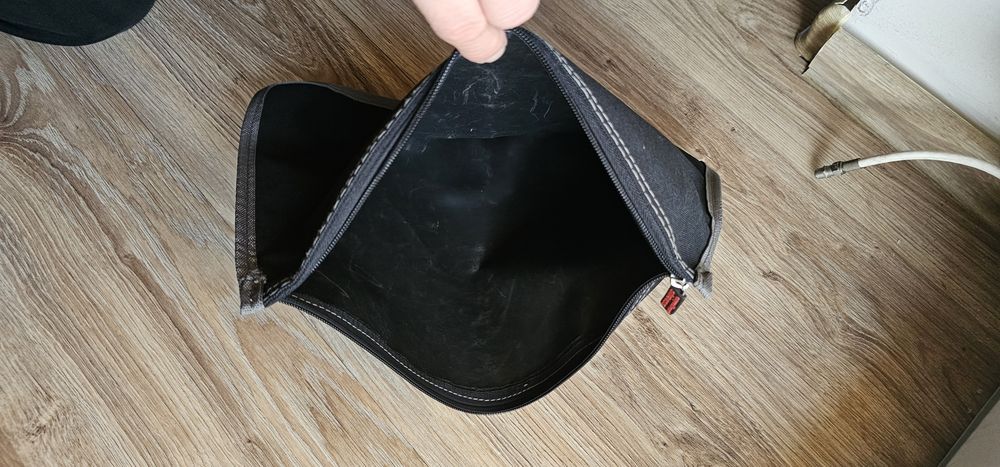 Engelbert Strauss etui na dokumenty wymiary na zdjęciach