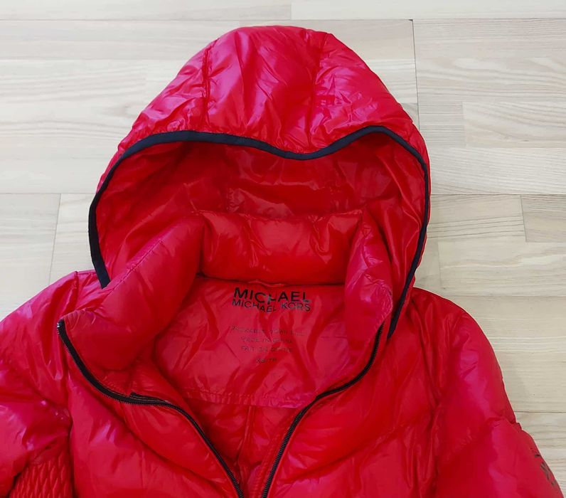 damska puchowa kurtka na suwak z kapturem marki Michael Kors