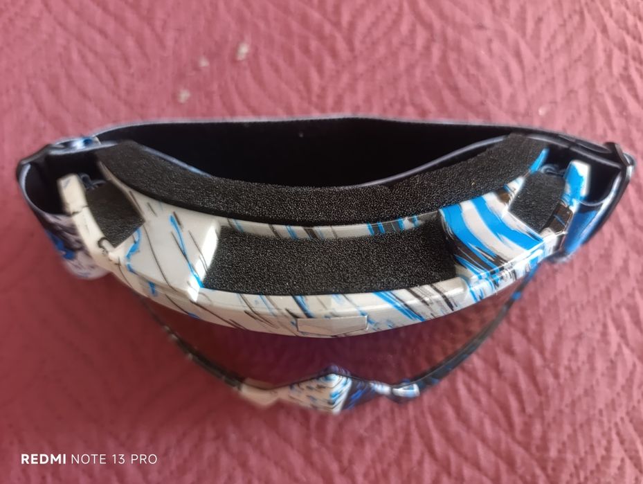 Dois pares de óculos para motar