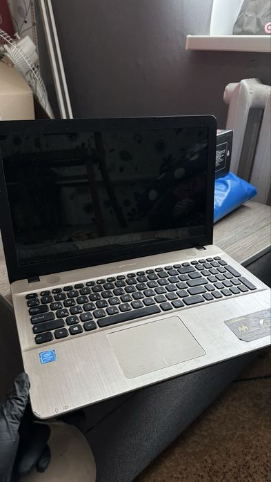 asus x541n працює від зарядки