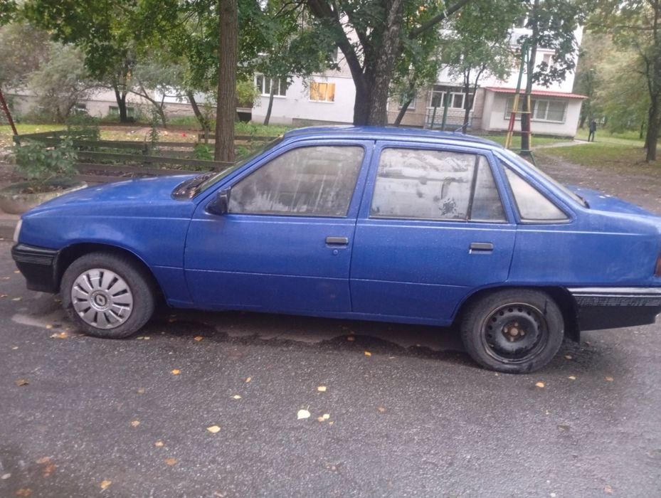 Опель кадет 1.3 Седан