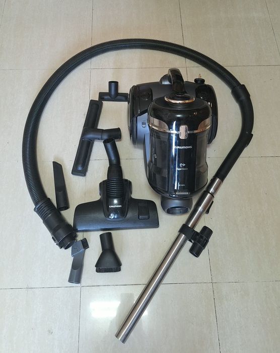 Aspirador com fios Grundig VCC 7070.