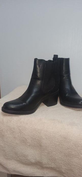 Жіночі шкіряні ботінки