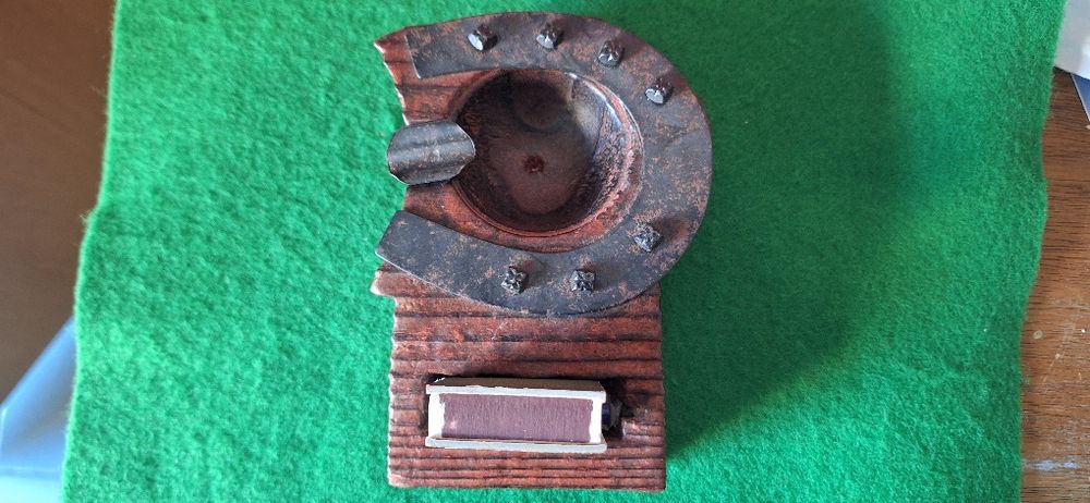 Cinzeiro ferradura madeira  ferro