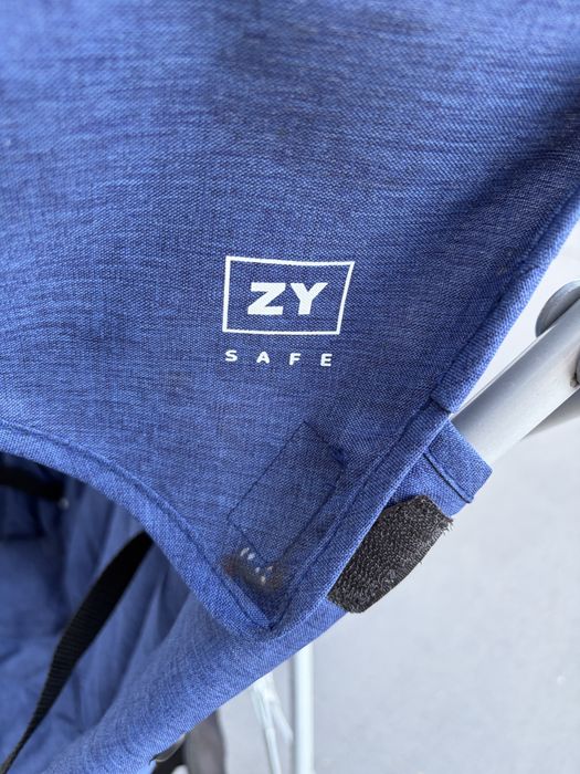 Carinho azul Zippy usado