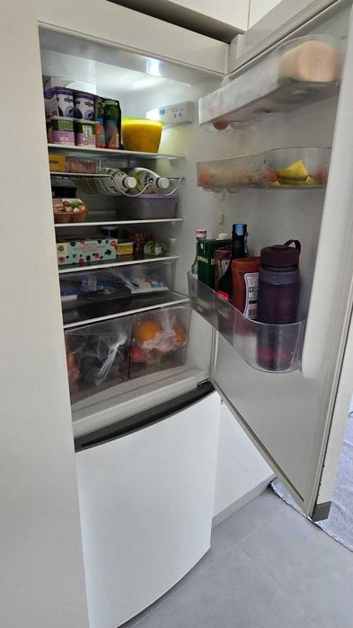 Frigorífico combinado Zanussi No Frost 318 L – 185 cm