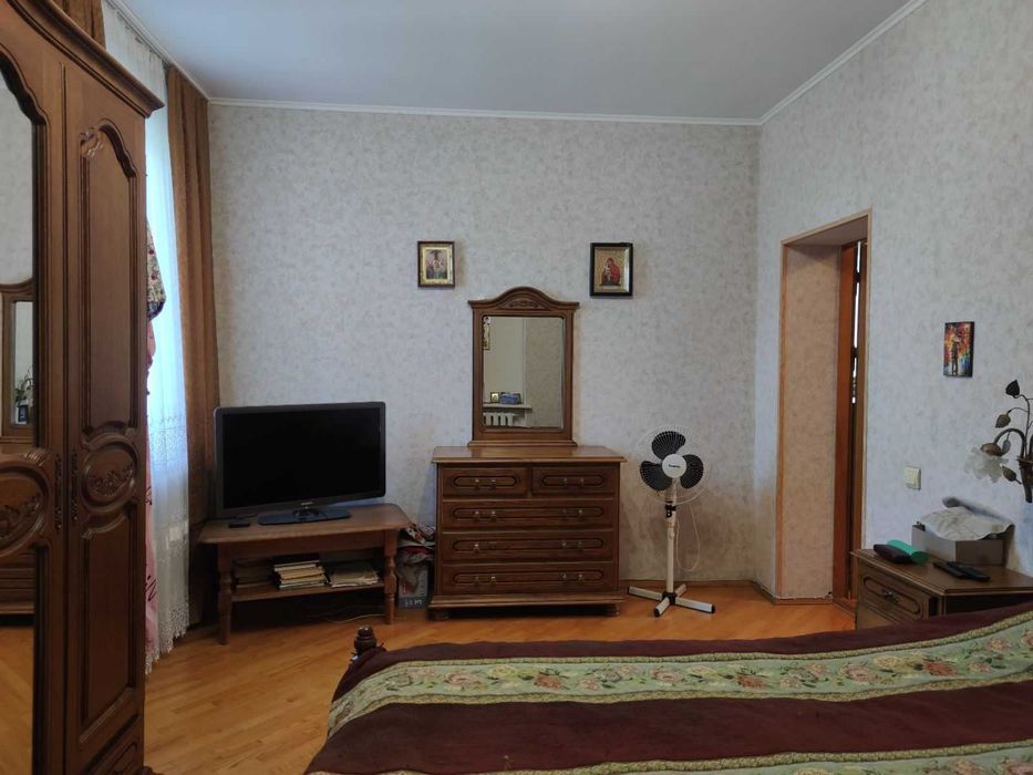 Продаж  просторого будинку, можливо по програмі єВідновлення