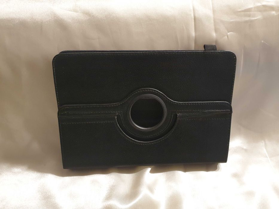 Capa preta articulada universal para Tablets de 11" a 12" de diagonal