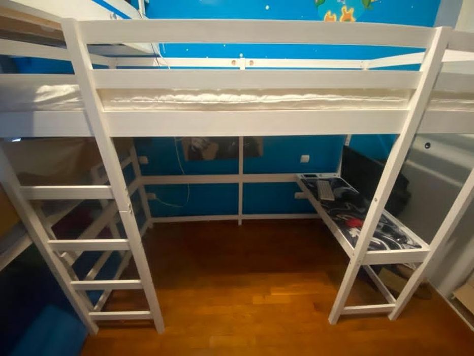 Cama alta com secretária