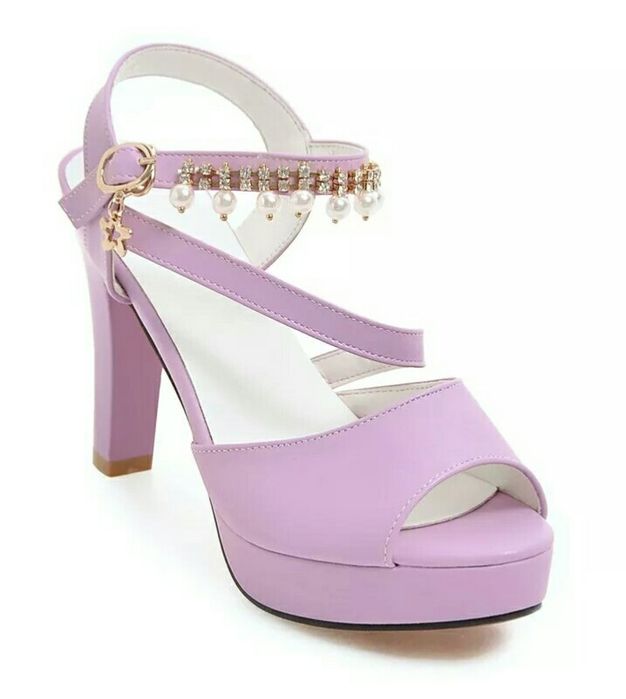 Сиреневые босоножки