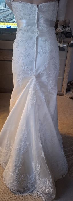 Suknia ślubna syrenka z trenem