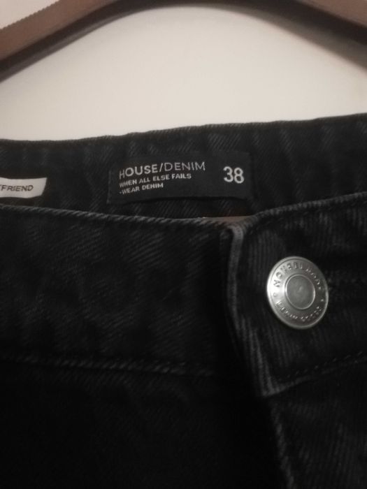 Spodnie boyfriendy. House. R 38