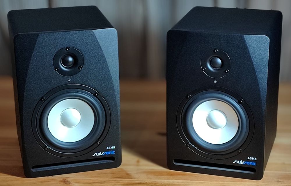 Sistema 2.1 colunas monitores Swisssonic ASM5 + SUB10