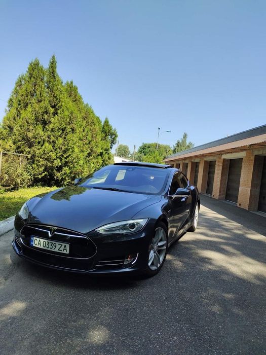 Tesla model s 85d