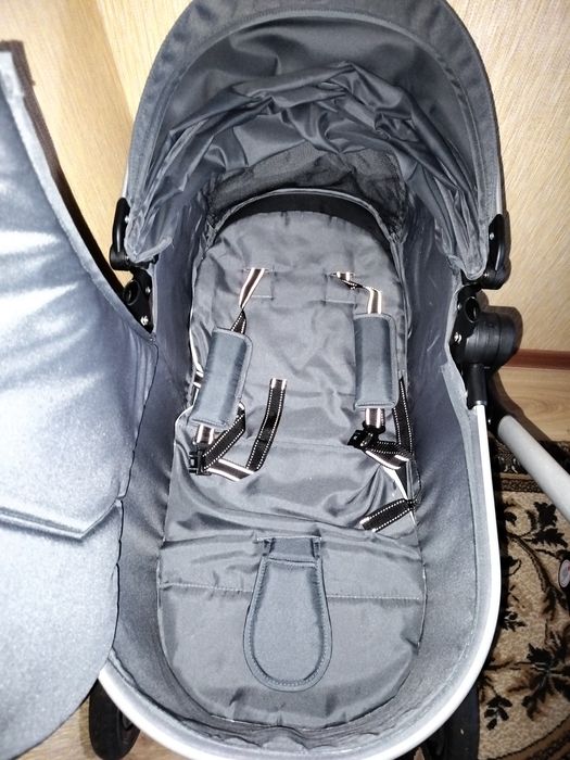 Універсальна коляска-трансформер