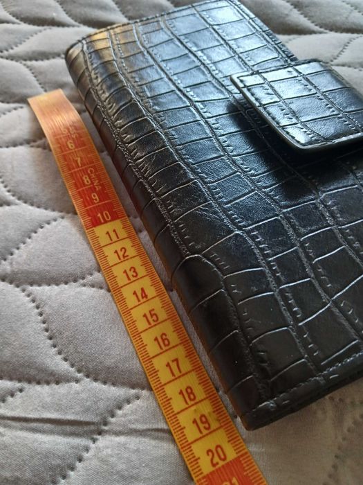 Porta moedas preto com espaço para fotos (está como novo)