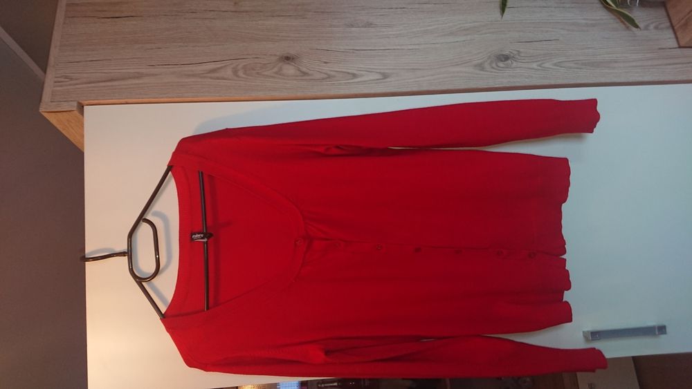 Sweter czerwony damski