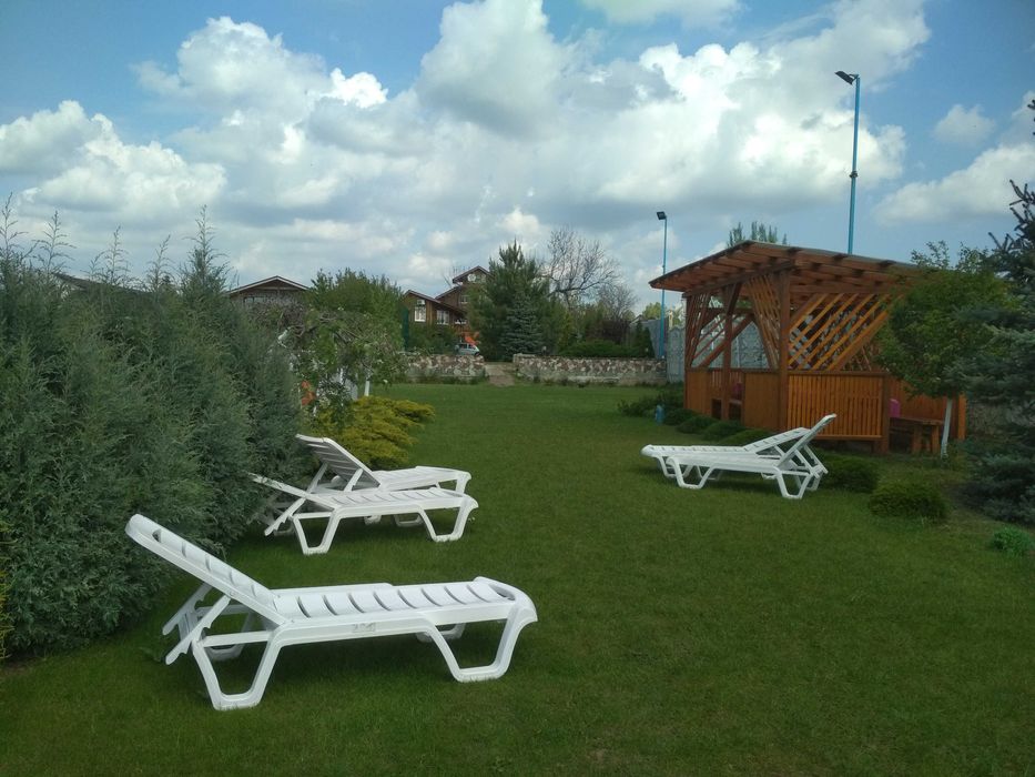 Аренда дома посуточно, территория. Беседки, манглы, стадион., бассейн.