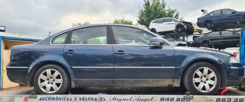 Farol Direito Volkswagen Passat Berlina 3B3