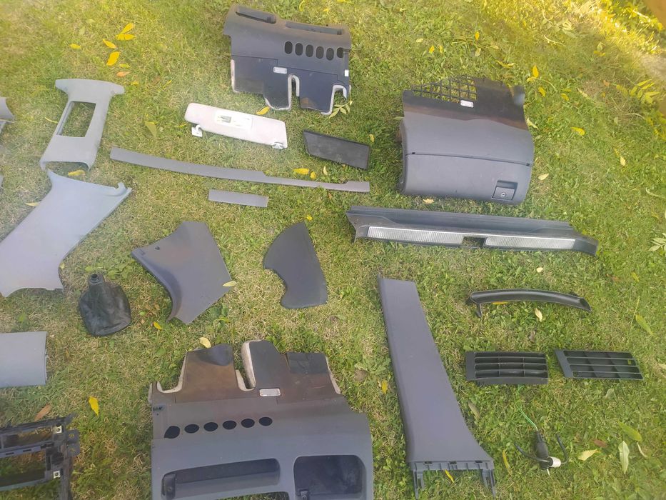 Audi A4 b5 sedan wnetrze plastiki schowek slupki konsola nawiewy