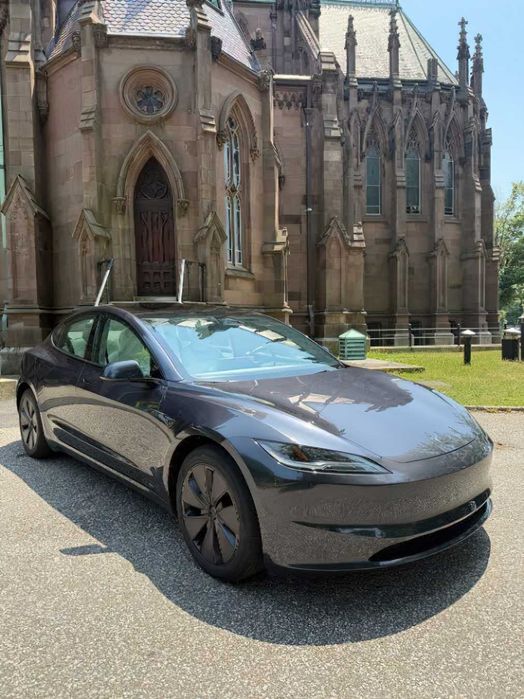 Tesla Model 3      2025