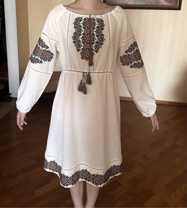 Вишита сукня