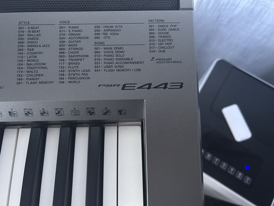 Yamaha PSR-E443 + Statyw